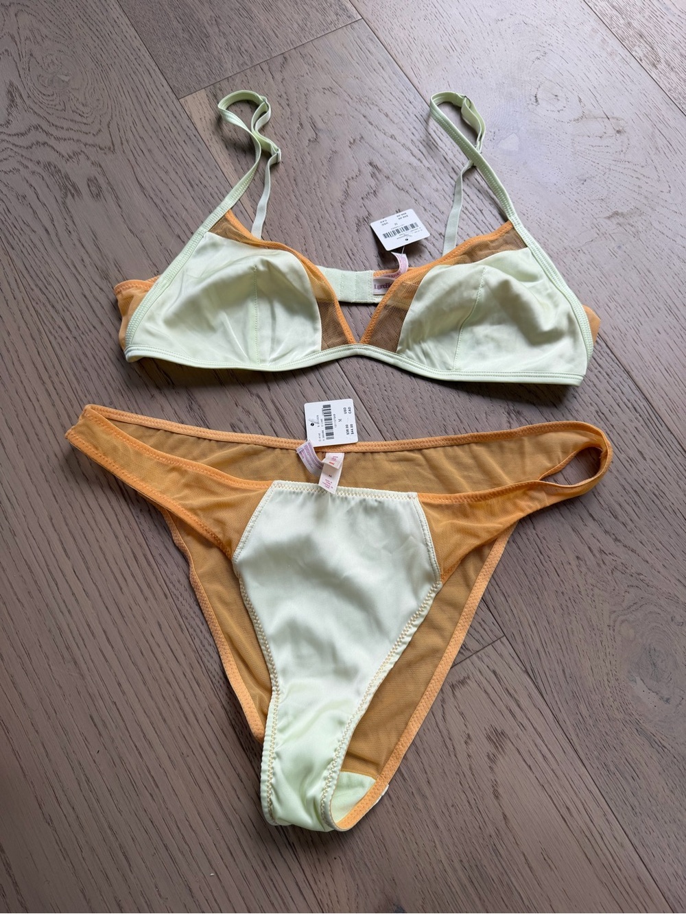 Nwt lyrebird Two-Tone Green & Orange Women’s undies Set